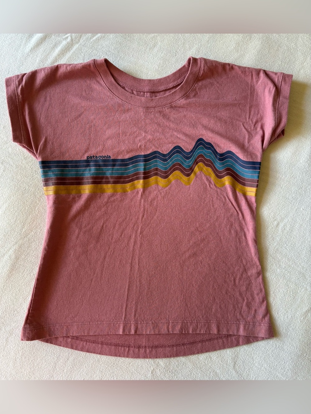 Patagonia Kids Dusty Pink Tee with Multicolor Wave Graphic size 6